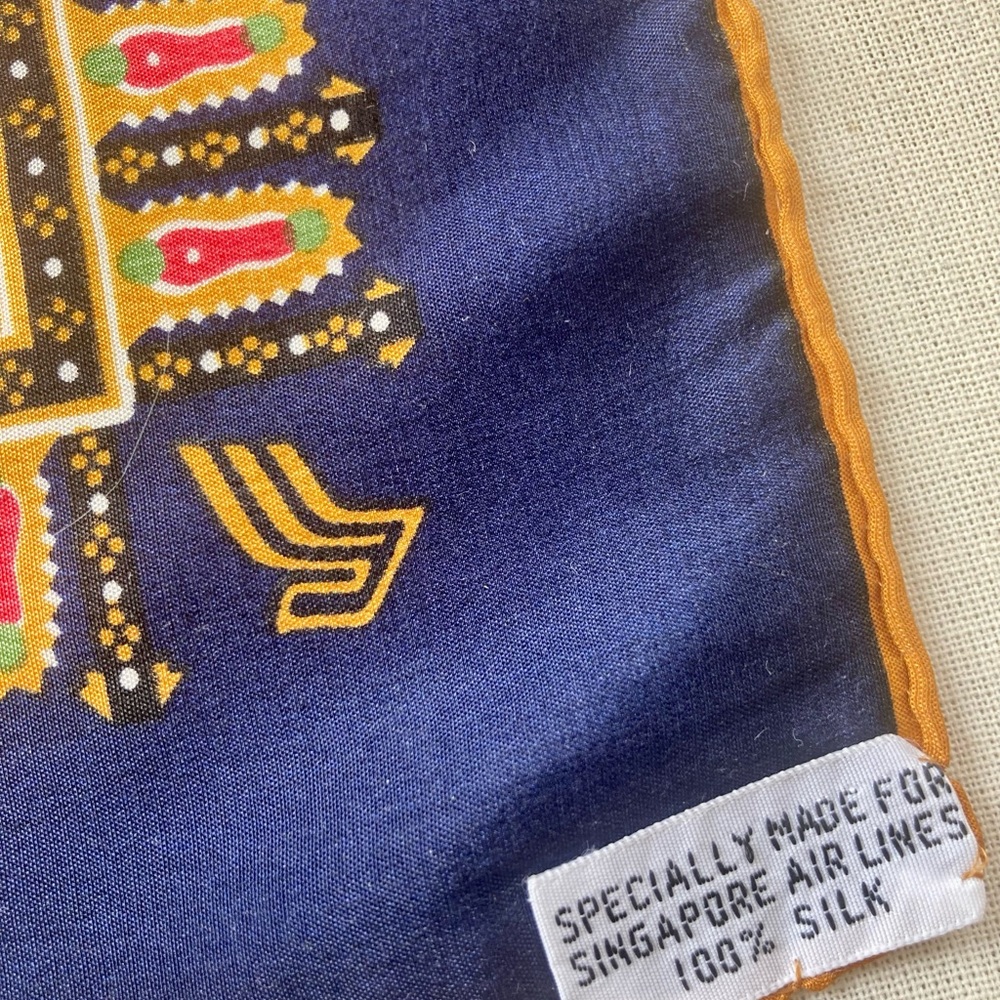 SINGAPORE Airlines vintage silk scarf - Picture 3 of 9